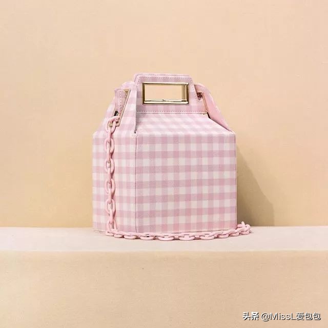 天热了来买新衣裳,天热又该买衣服了的句子