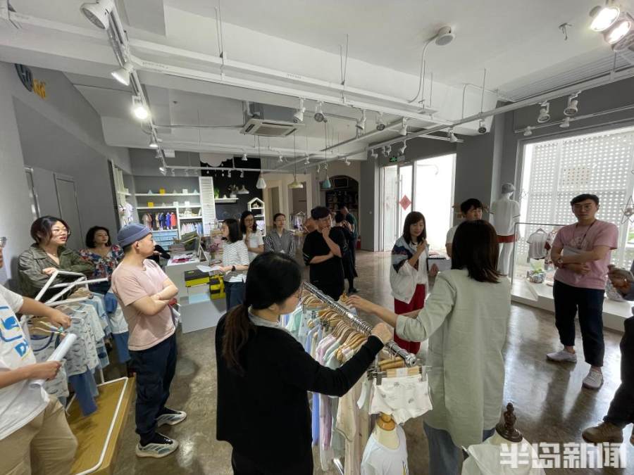半岛观察丨一条盖毯爆火背后的童装江湖:3000家企业即墨鏖战,如何赢得三孩商机