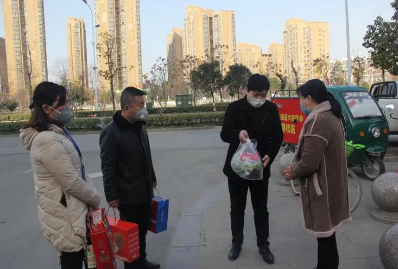 为抗疫一线医护人员送去关爱,众志成城抗疫情真情关怀暖心间