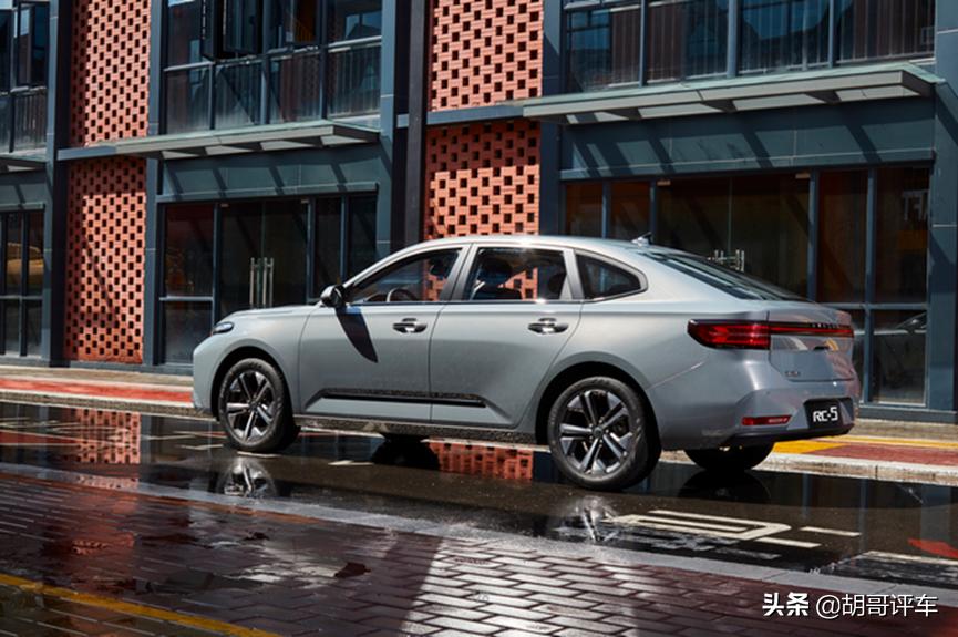 宝骏rc5对比轩逸2021,2万提了新宝骏rc-5