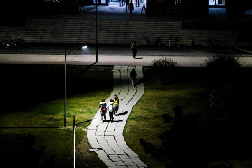 “你在看什么?”“兰大的烟火气”