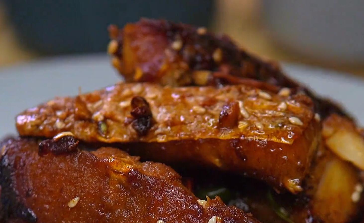 湖北名菜干煸糍粑鱼香香酥爽口,干煸糍粑鱼的正宗做法