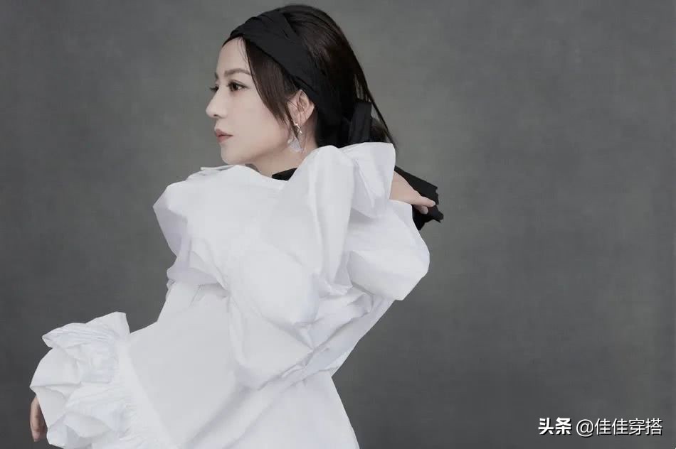 赵薇黑色吊带穿搭,赵薇西装穿搭图