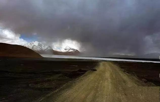 世界上海拔最高的公路！中国最神奇的天路！比川藏线还险10倍！