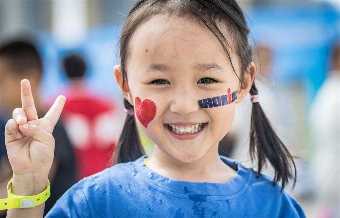 还记得狼人女孩吗？现在为结婚剃去毛发，网友：终于看清脸了