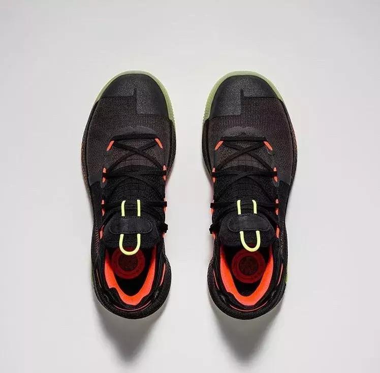 库里4flow鞋底会不会发光,库里hovrsplash蓝色鞋底