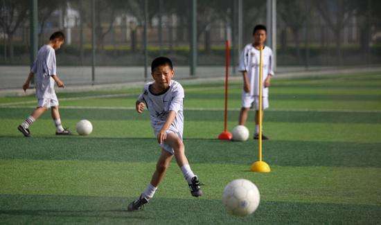 校园足球二级证能报什么大学,小学生可以考运动员二级证吗