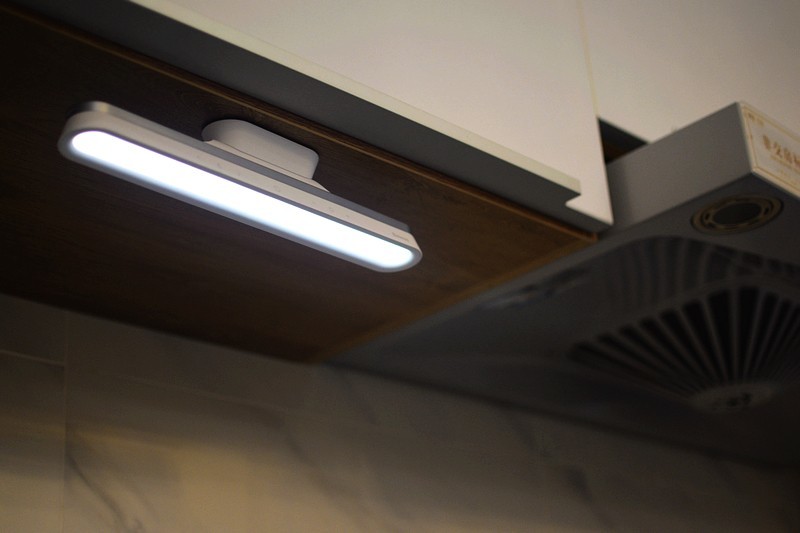 飞利浦酷毙灯吸附,智能酷毙灯可吸附