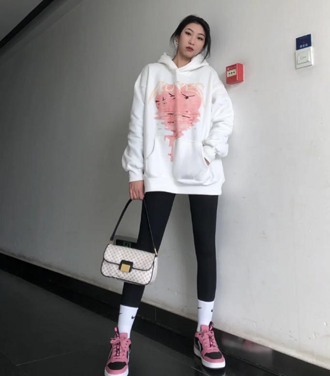 小腿粗穿鲨鱼裤搭配长袜好看吗,鲨鱼裤显腿粗怎么办