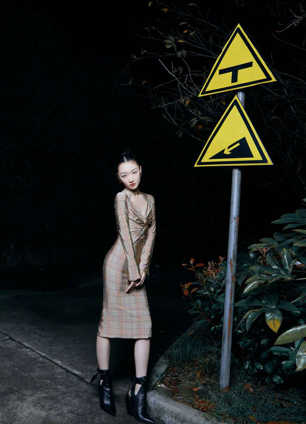 周冬雨穿衣搭配显高又减龄,平胸穿不好看的裙子