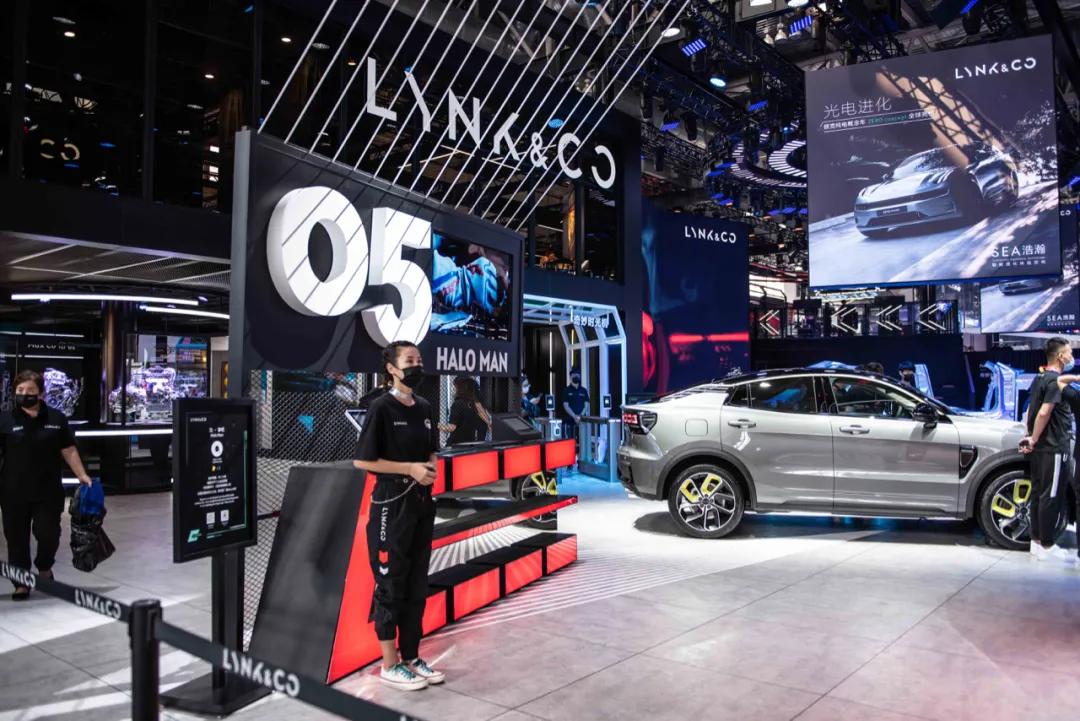 国产家轿不将就，现场堪比迪士尼，北京车展除了新车还看些啥？