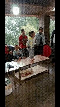 爆笑gif为了我的八块腹肌拼了,成年人幽默搞笑gif图片带字