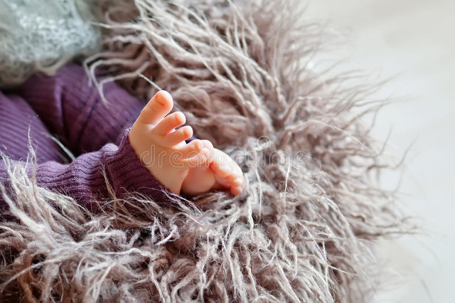 月子里能用热水器洗澡吗,月子里月嫂帮宝宝洗澡