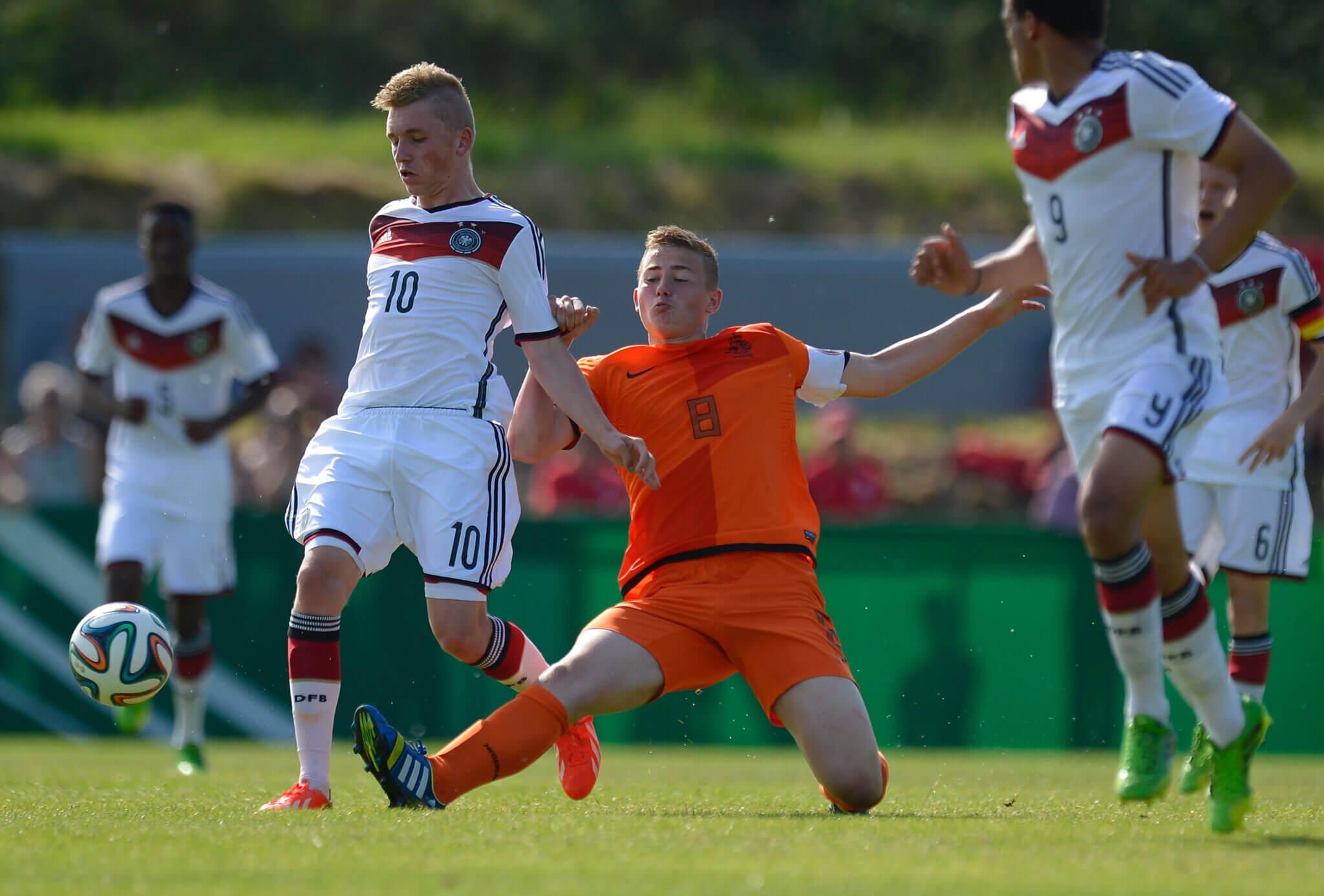 德里赫特禁区内手球裁判没有表示,德里赫特手球在第几分钟