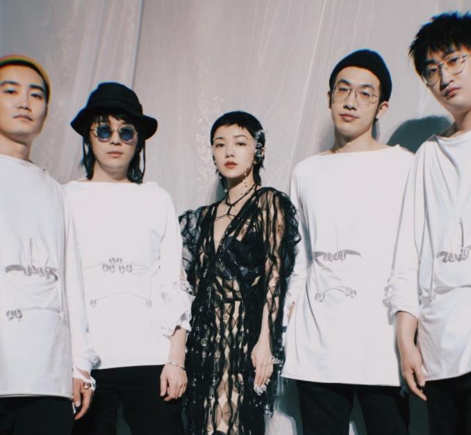 郭采洁伊德尔综艺节目,郭采洁和乐队成员谈恋爱