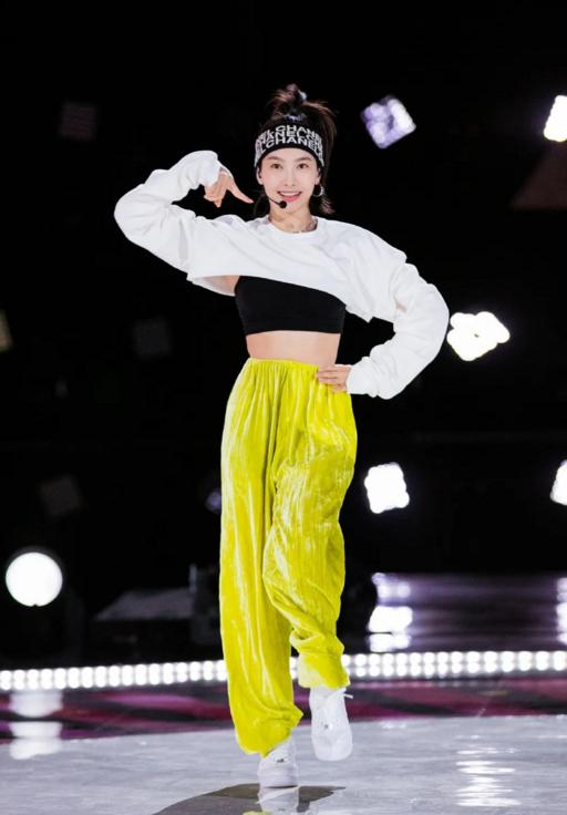 运动裤穿搭青春运动也可以很休闲,运动裤的各种时尚穿搭