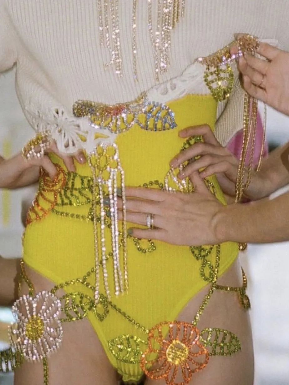 虞书欣穿的可爱灵动的衣服,自己认为适合虞书欣的衣服