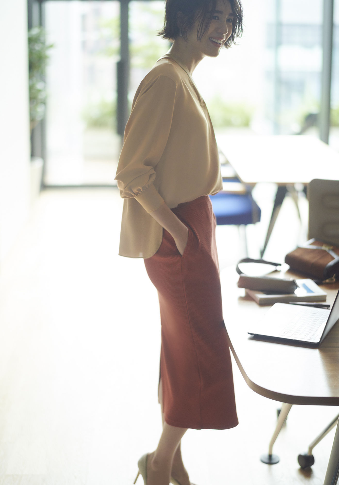 干净利落职业装,利落黑色职业装