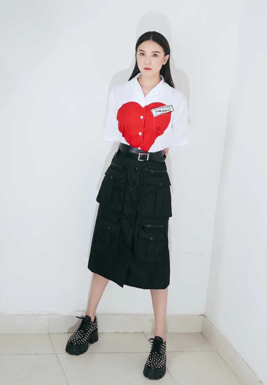 周雨彤的穿搭白衬衫,周雨彤刘雯钟楚曦