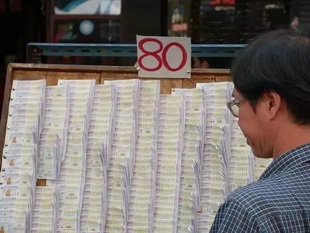 男子买彩票2800百张中大奖,男子买彩票20元中奖926万