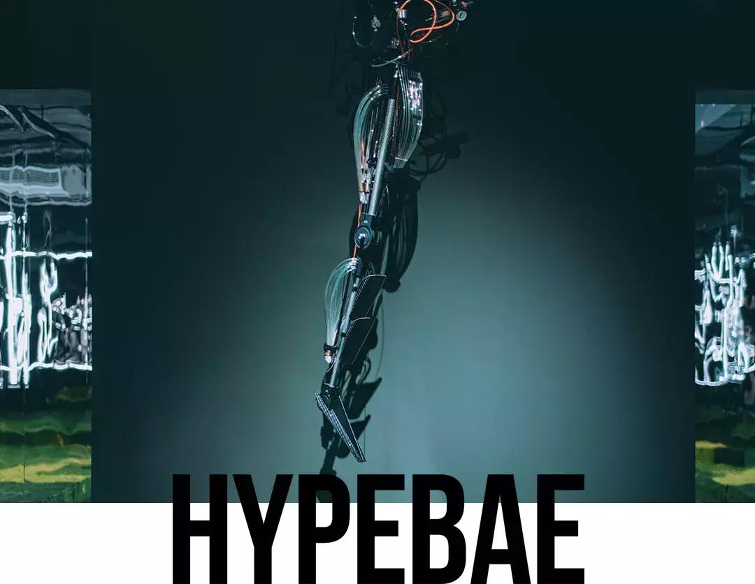 机械腿与霓虹：艺术家和设计师们心中的足球运动是什么样子？