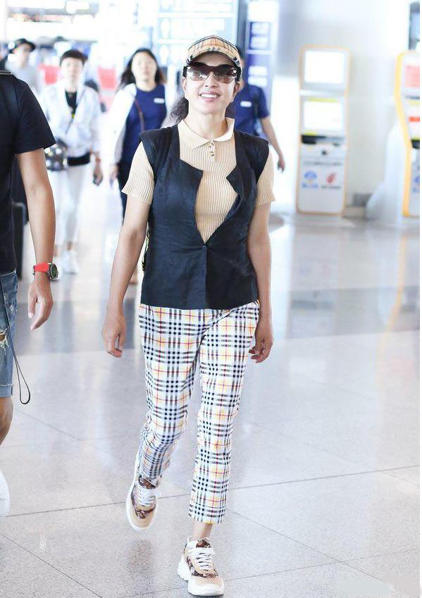 刘晓庆为啥不能优雅的老去,刘晓庆为什么穿衣服好看