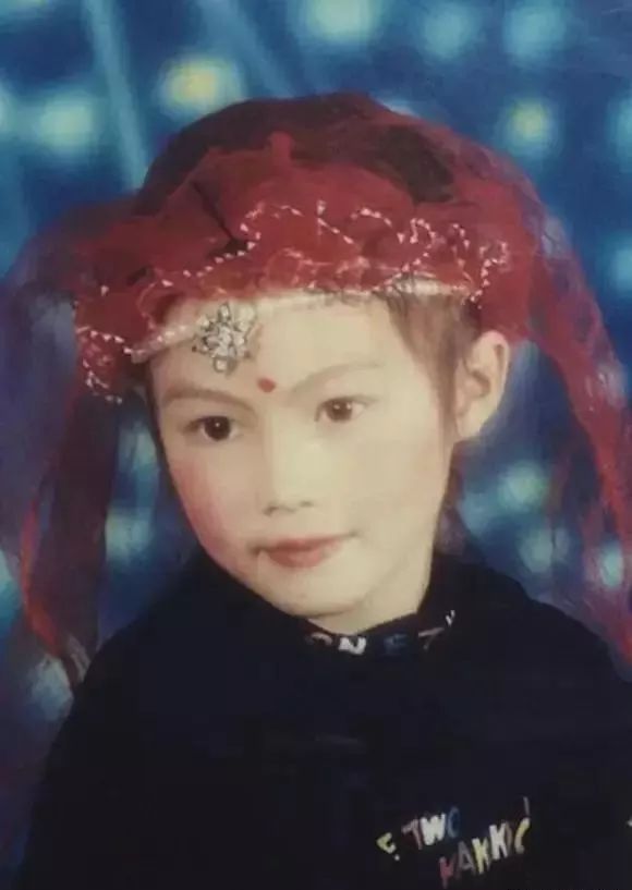 雎晓雯刘雯奚梦瑶何穗机场合影,何穗奚梦瑶刘雯雎晓雯图片