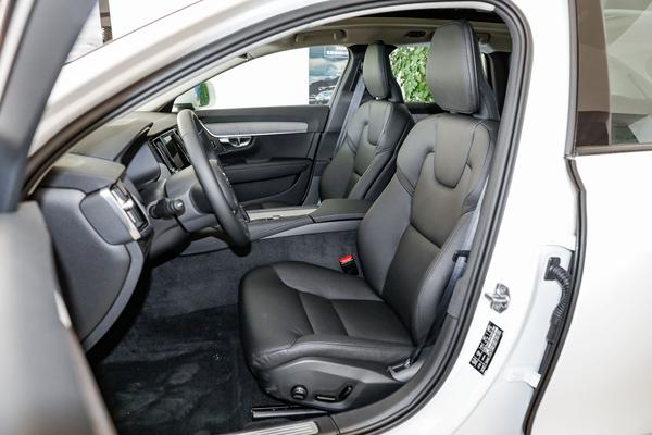 2019款沃尔沃旅行车v90第一视角,沃尔沃v90旅行车跨界版是什么意思