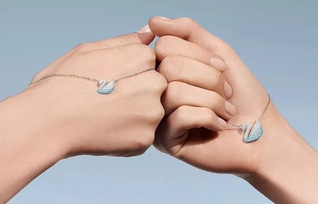 气质女生适合戴什么首饰,施华洛世奇粉色蓝色哪款好看