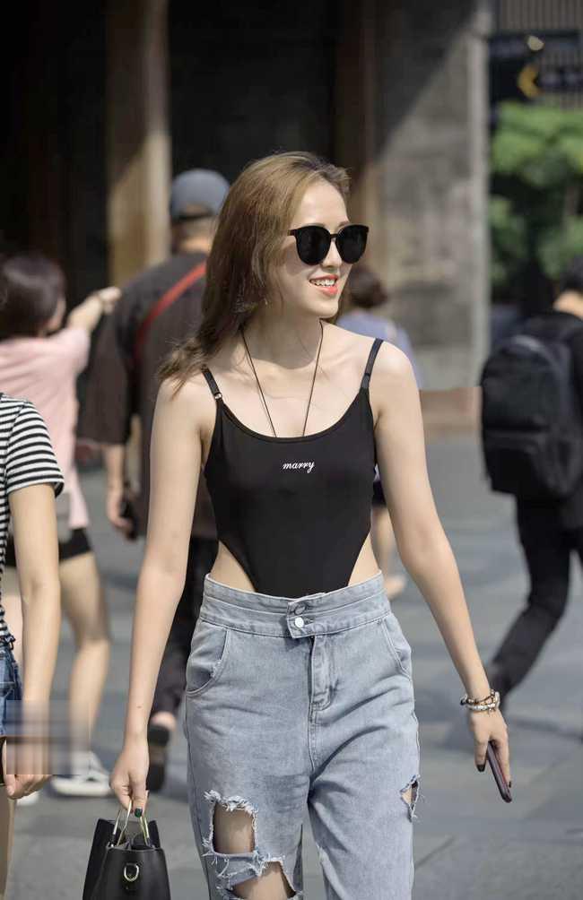 三角连体衣上厕所怎么处理,女生穿连体衣想上厕所