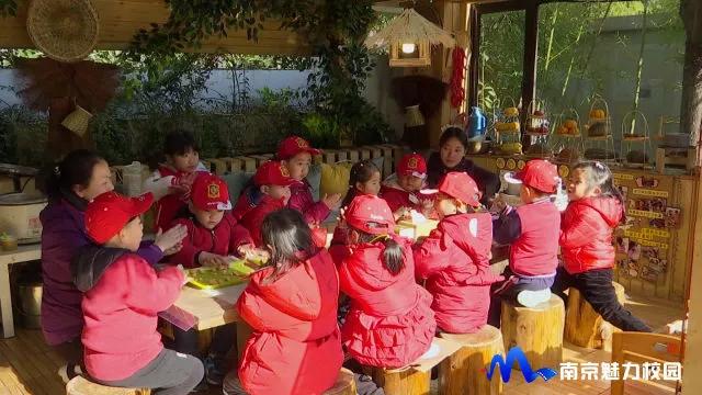 红梅幼儿园活动,幼儿园举行足球联赛