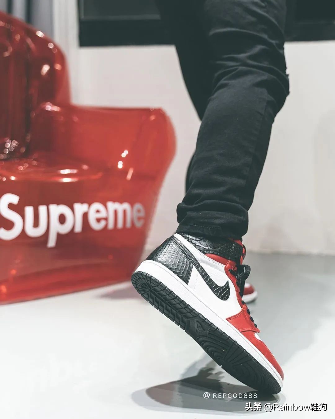 aj1芝加哥ow的鞋标真的容易断吗,aj1蛇纹芝加哥女款和男款包边