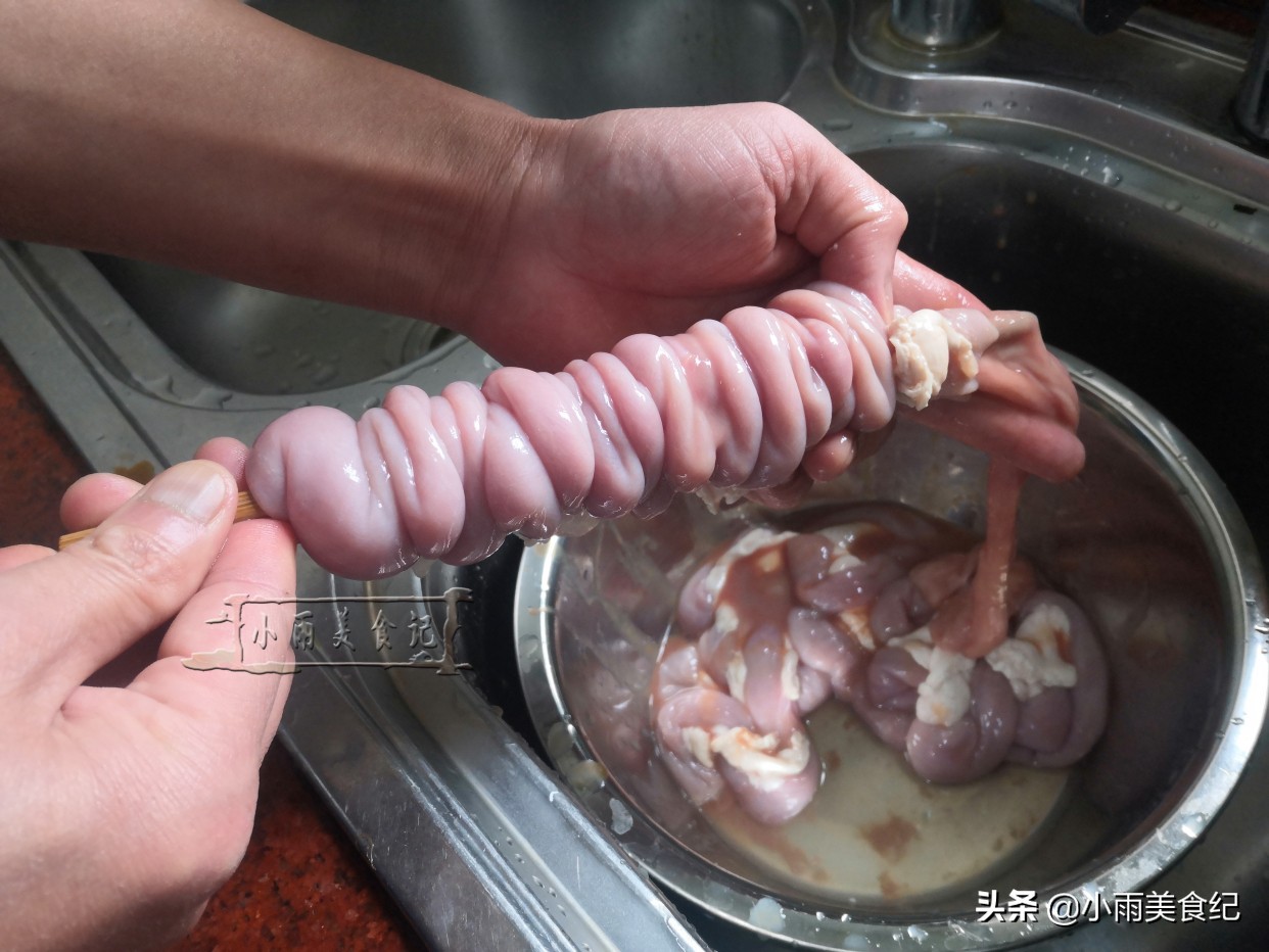 小肠怎么洗才没有怪味,小肠怎么洗才干净简单