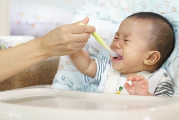 小孩不好好吃饭怎么育儿,宝宝不好好吃饭的小技巧