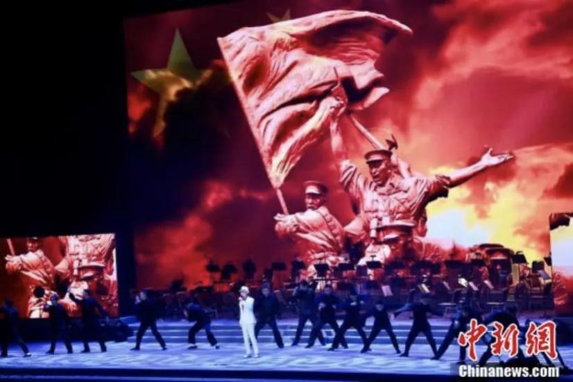 这个七一：香港贺建*党**，庆回归，首次中式步操升旗礼