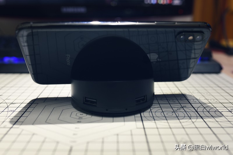 黑匣子助你在和平精英吃鸡如虎添翼，北通E1手游键鼠转换器