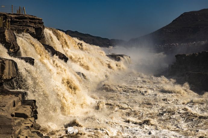 “盖河漩涡，如一壶然。”跃然纸上似惊鸿戏水