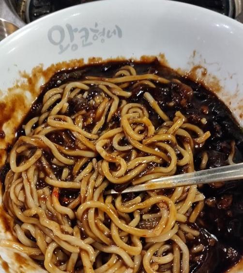 首尔runningman打卡,runningman王鼻子小黑屋