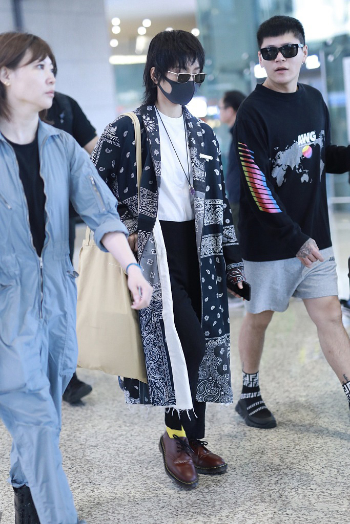 华晨宇周笔畅方大同阿兰综艺,周笔畅复古风服装