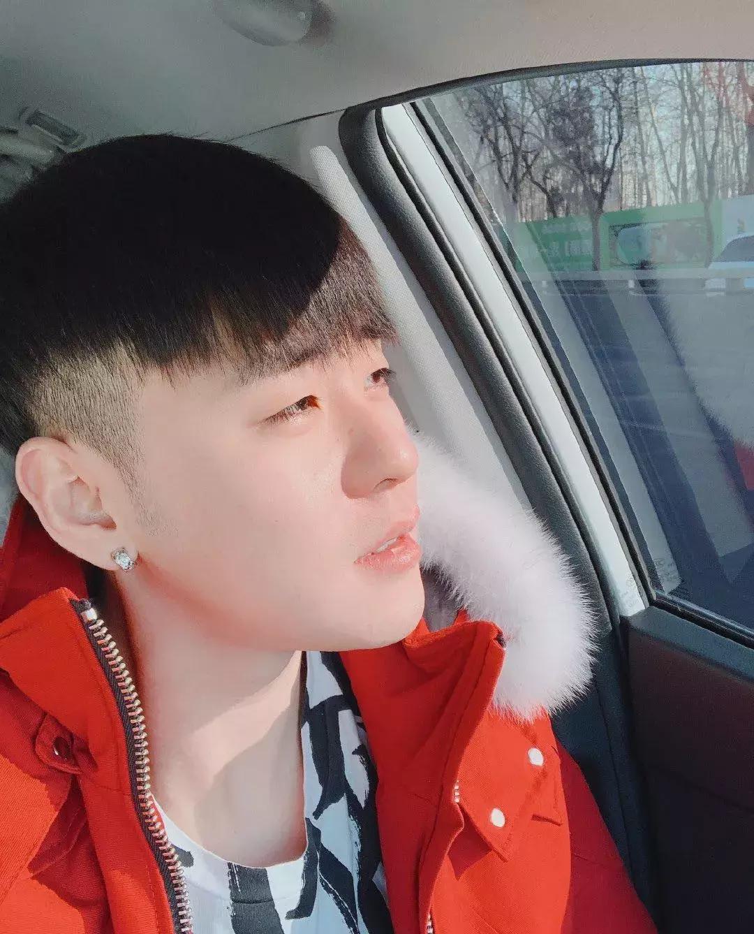 张云雷“渡劫”归来：手术取出全身钢钉，恢复不到一月便急回舞台