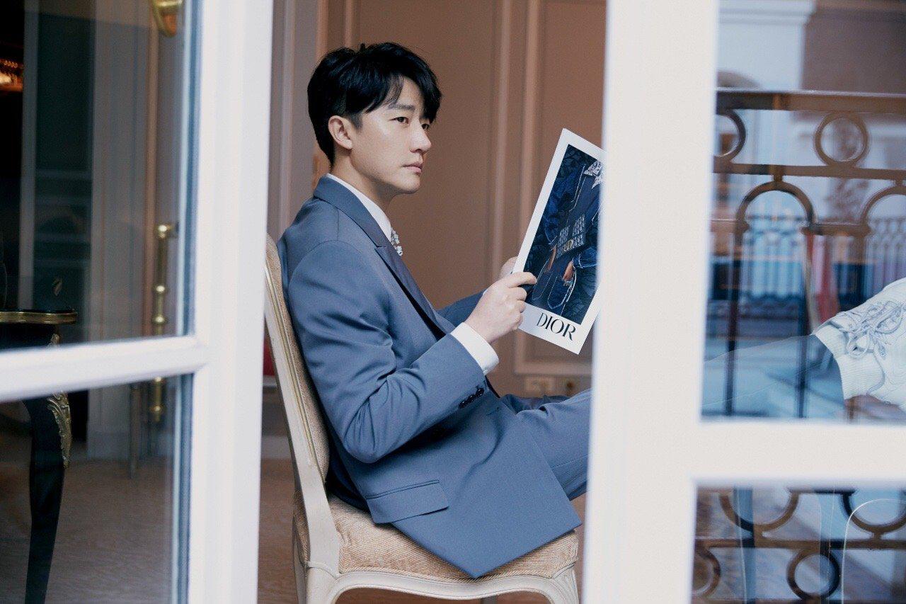 看过黄轩的西装造型，才知道什么是“霸总本霸”，禁欲又绅士