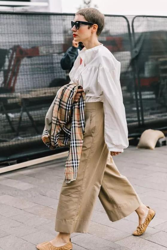 今年流行的奶奶鞋怎么搭配才好 (今年新流行奶奶鞋洋气百搭显高挑)