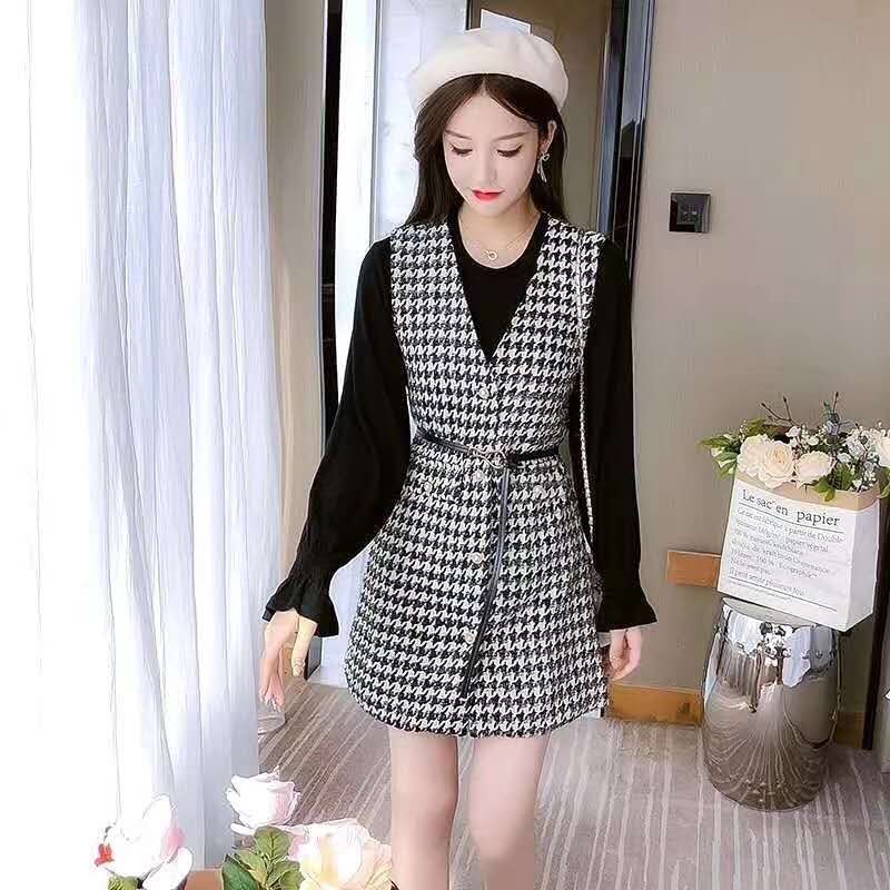 小香风连衣裙搭什么外套好看,酒红色小香风连衣裙搭配外套