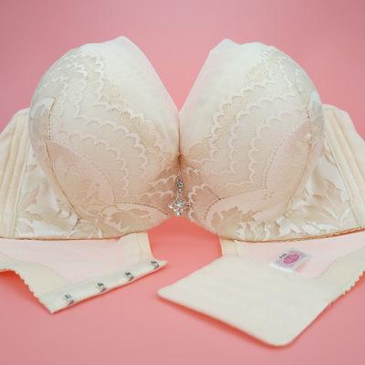 穿文胸的地方起疙瘩怎么办,穿文胸中间老是翘起怎么回事