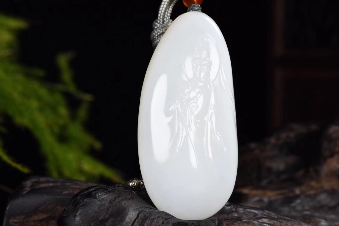 有些颜色发青的玉也是白玉吗,什么玉可以冒充白玉