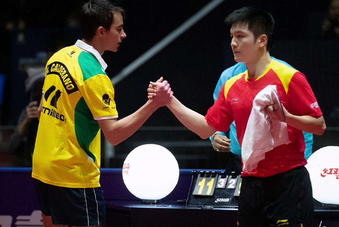 王皓三次4比1,小胖四比击倒约书亚