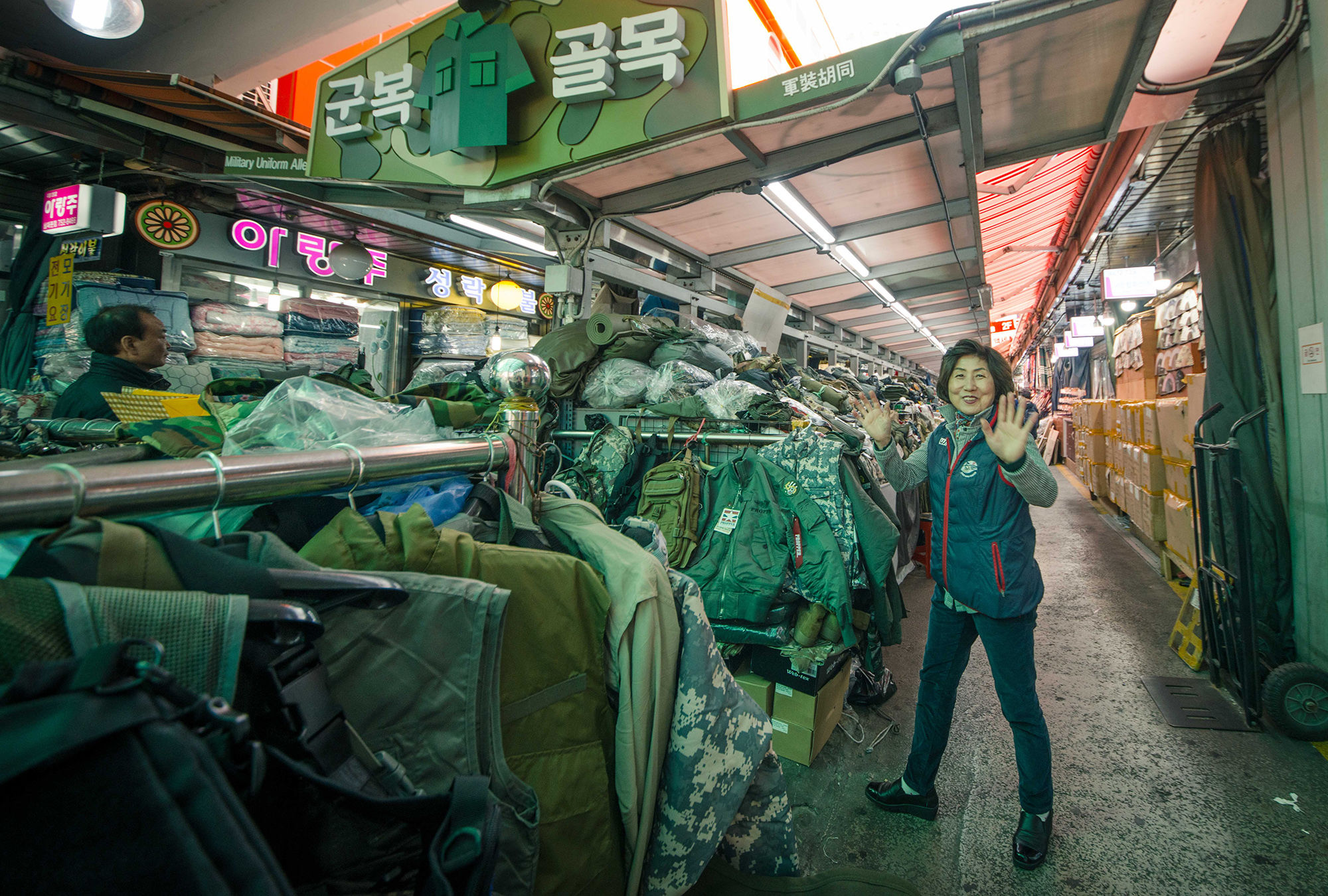 比北大门更适合买伴手礼的南大门市场,首尔便宜货的首选之地