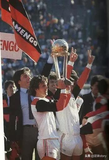 历史上伟大的左边锋,足球世纪十大前腰