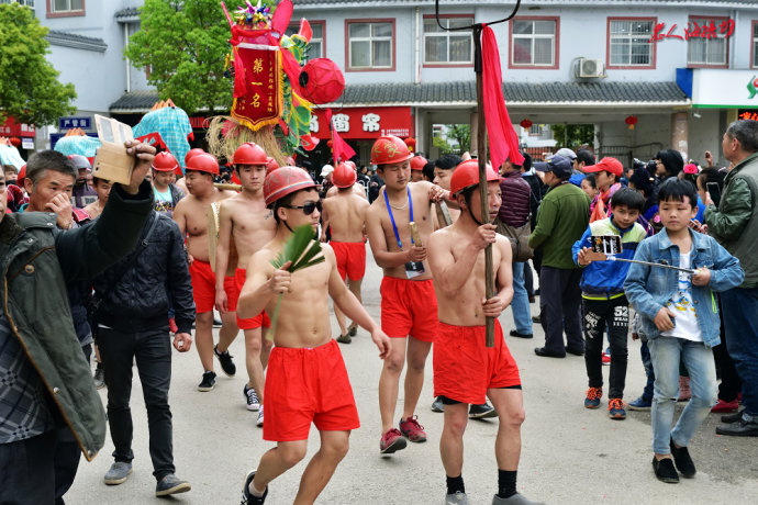 台江苗族姊妹节巡游,台江苗族姊妹节苗族服装