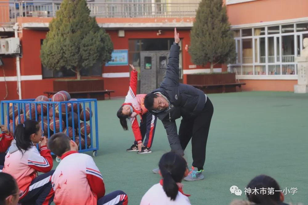神木第一小学拔河比赛,小学体育优质课简报